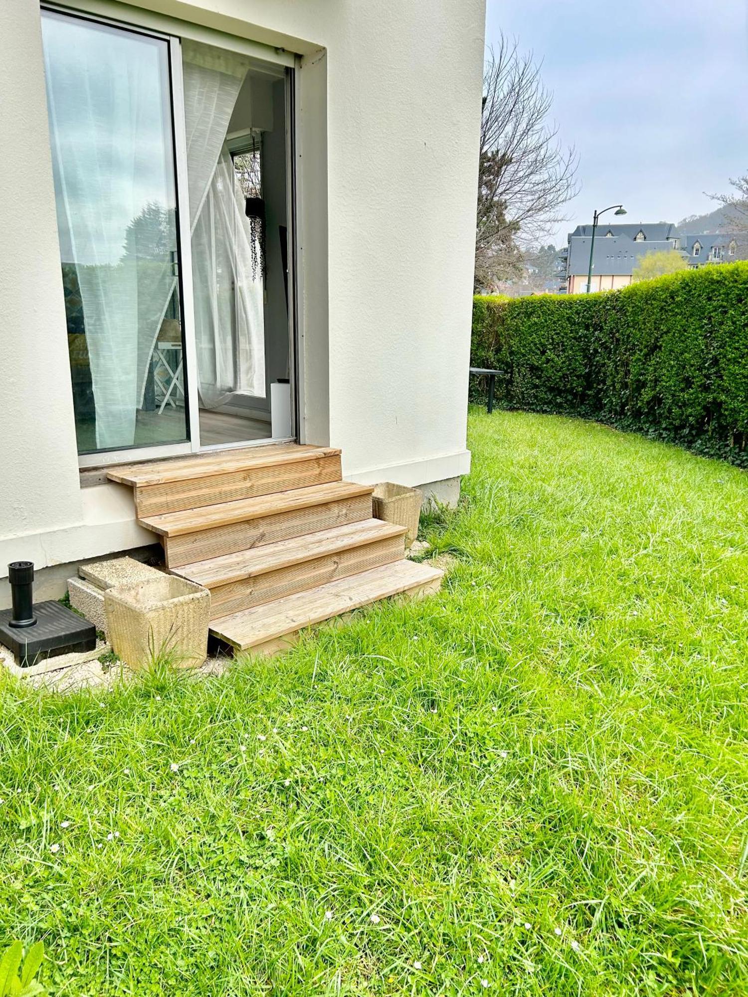 Superbe Appartement Avec Jardin Ensoleille Blonville-sur-Mer Eksteriør bilde